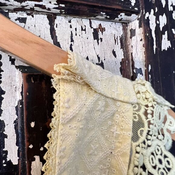 Women’s Juicy Couture Boho yellow lace and button tank top. Size XL - Picture 6 of 11